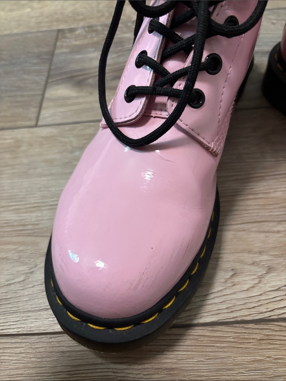 Doc Martens 1460 PATENT  LEATHER LACE UP BOOTS in pale pink size 9 - Picture 4 of 8
